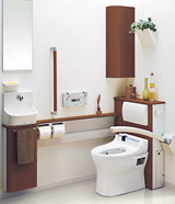 便器に肘掛けを取り付けたトイレ